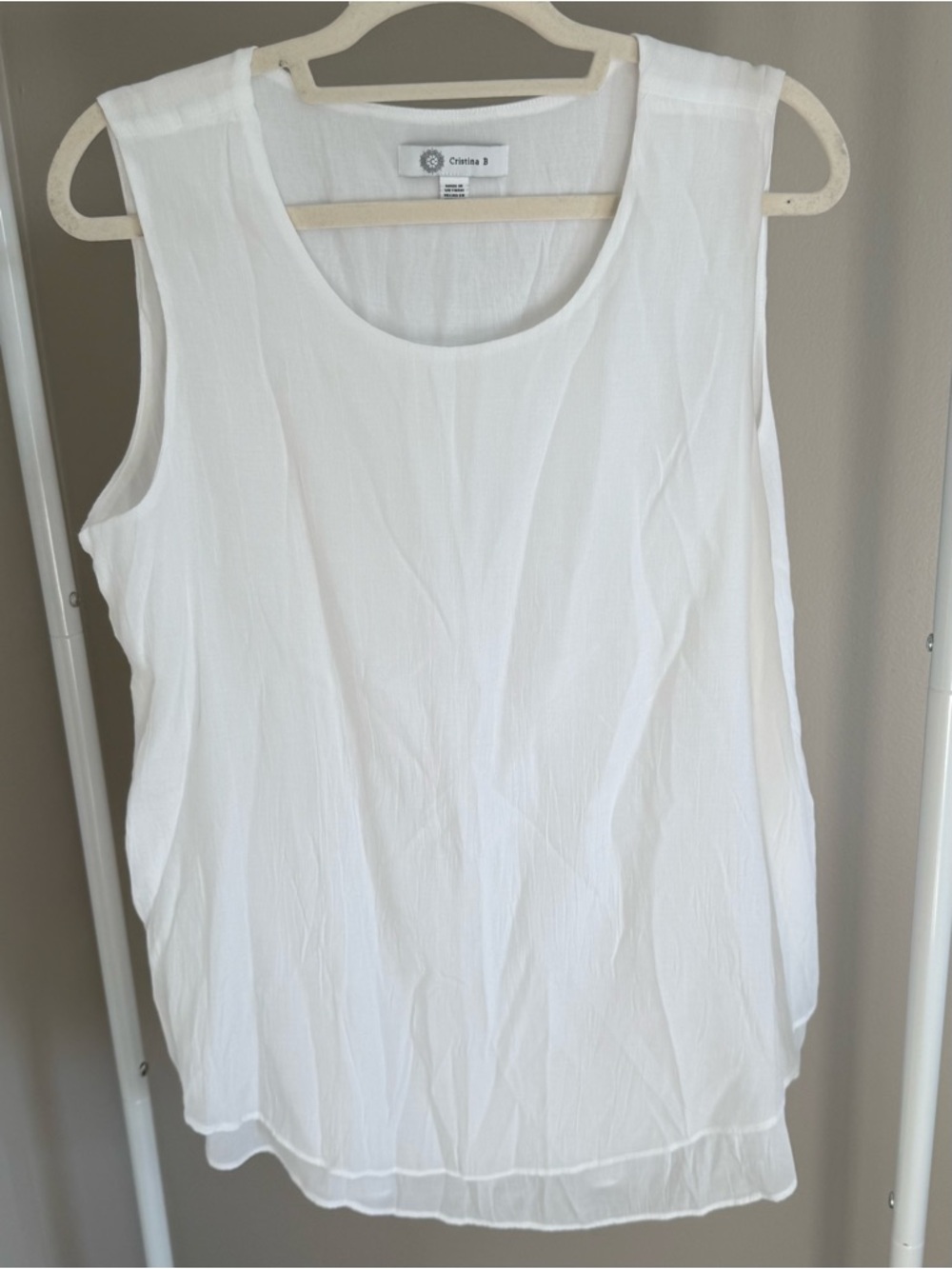 Elegant and Classic White Sleeveless Tank Top